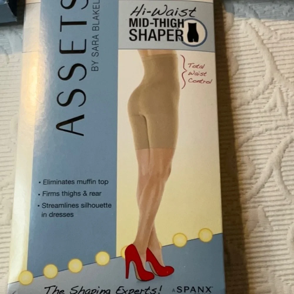 ASSETS by Sara Blakely Hi-Waist Mid-Thigh Shaper - Nude.